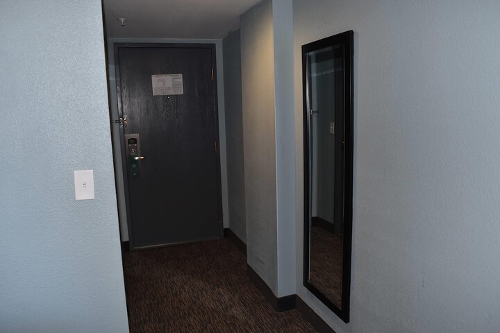 Room 24 of 70
