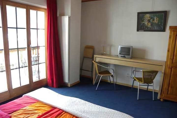 Room 4 of 64