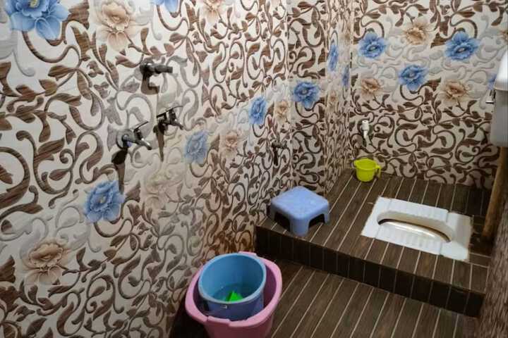 Room 10 of 12