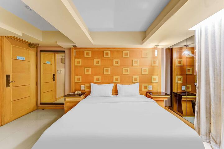 Room 6 of 19