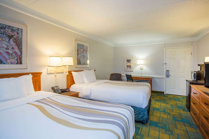 2 Double Beds (3 of 6)