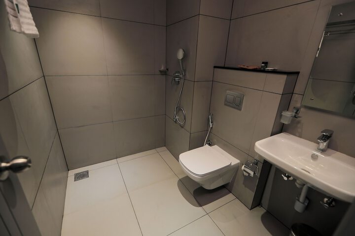 Room 33 of 40