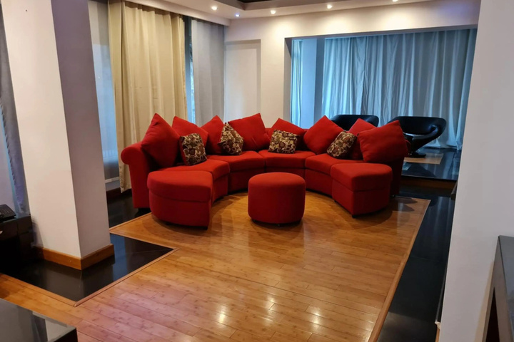 Room 4 of 17