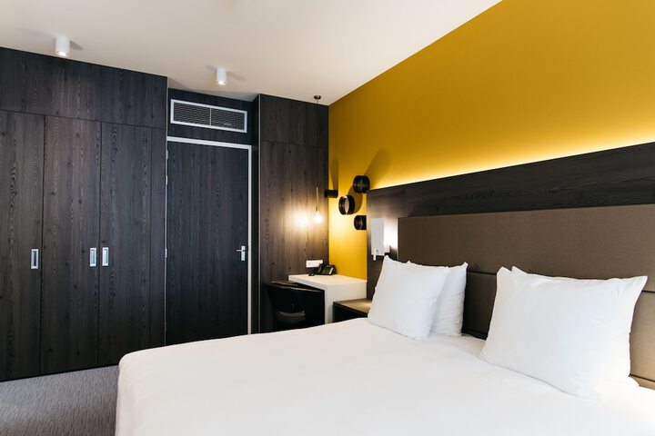 Room 6 of 23