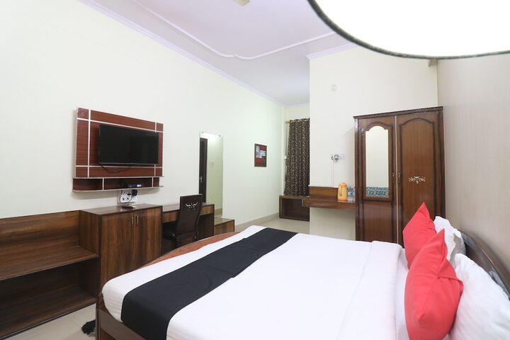Room 10 of 32