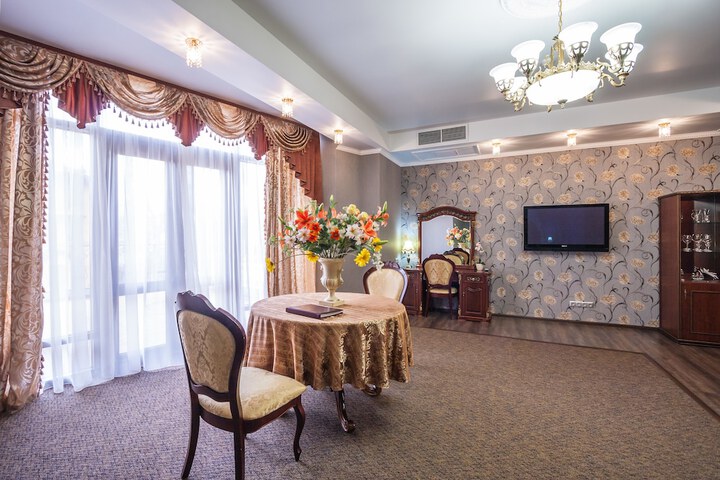 Room 4 of 63