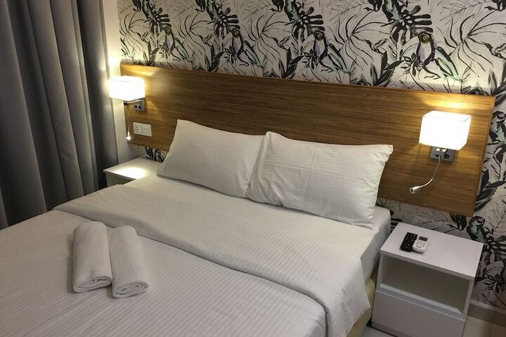 Room 10 of 34