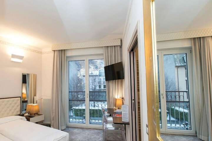 Room 32 of 58