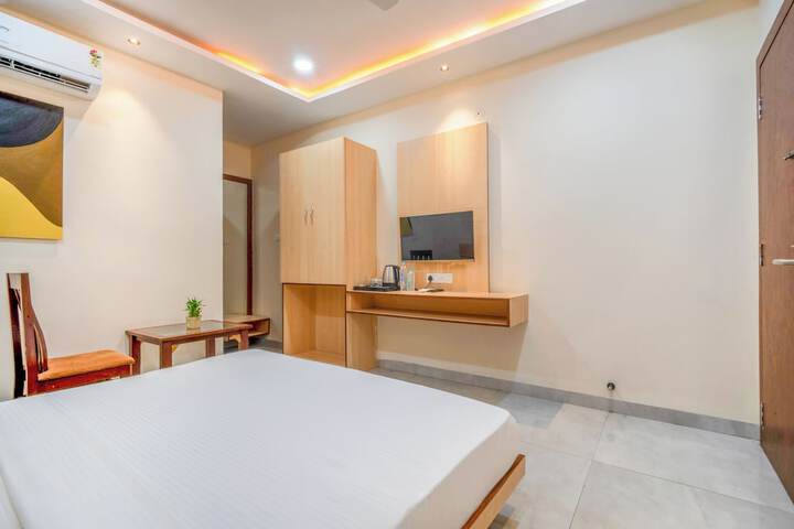 Room 8 of 27