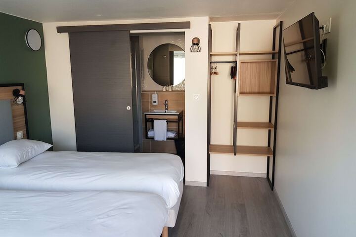 Room 11 of 53