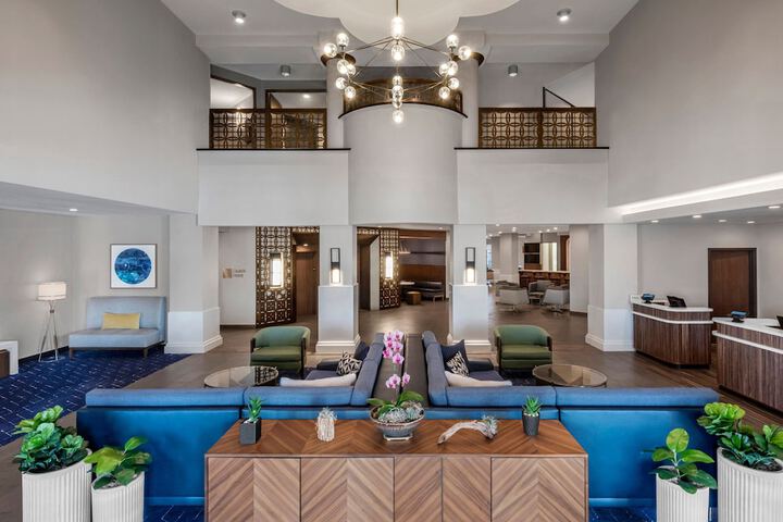 Lobby lounge