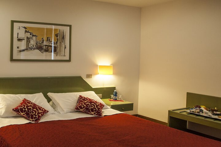 Room 3 of 55