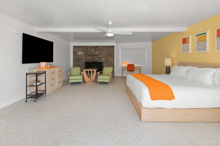 Room 8 of 87