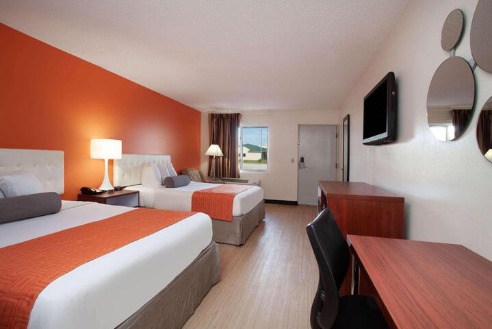 2 Queen Beds Accessible (3 of 12)