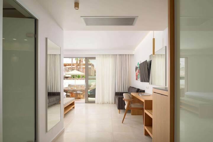 Room 38 of 160