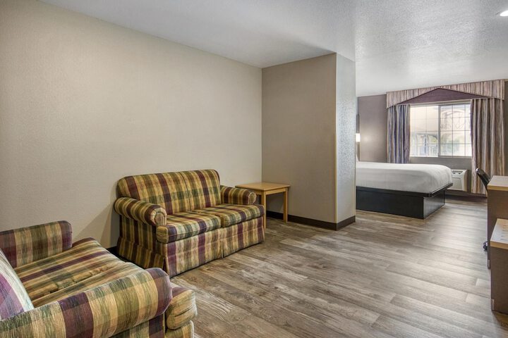 Room 10 of 34