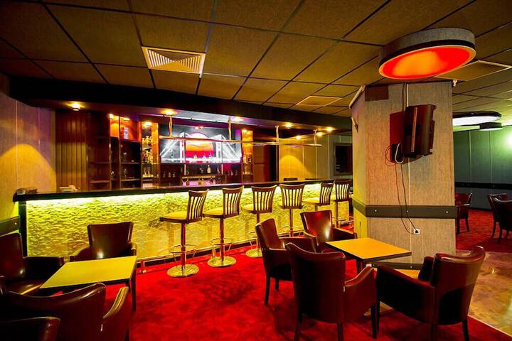 Lounge 29 of 38