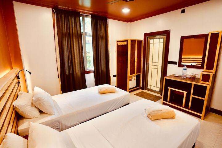 Room 6 of 22