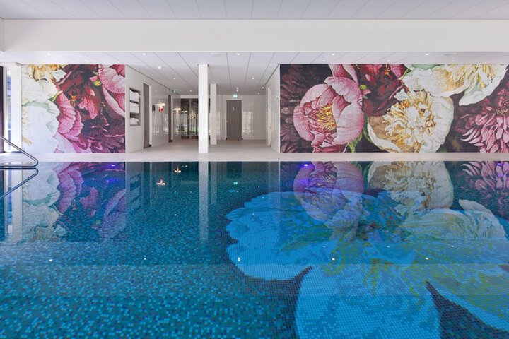 Hotel Pool