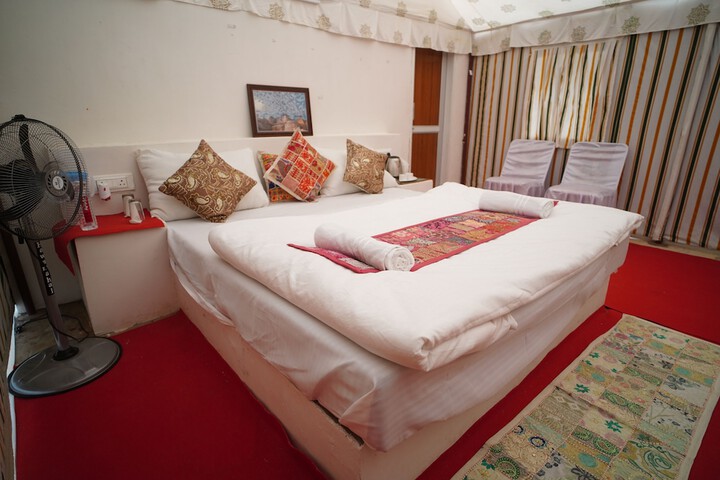 Room 2 of 38