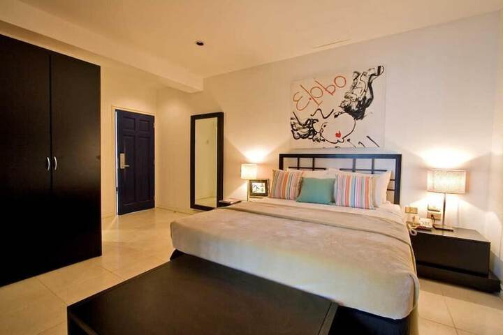 Room 11 of 33