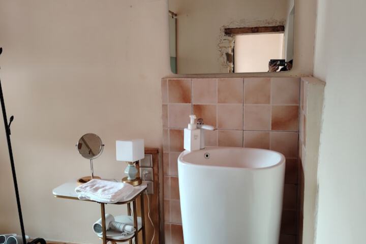 Room 42 of 86