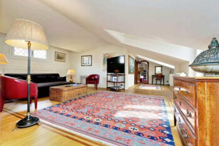 Room 10 of 21