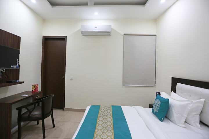 Room 4 of 17
