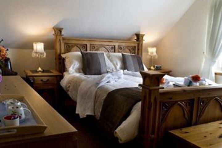 Room 14 of 22