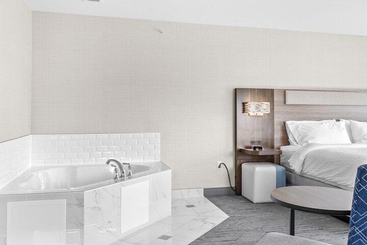 Private spa tub