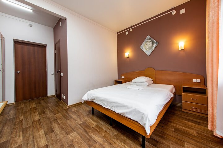 Room 8 of 33