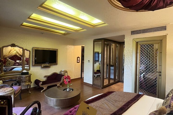 Room 48 of 94