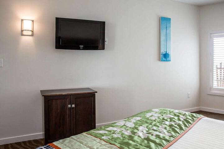 1 King Bed (11 of 17)