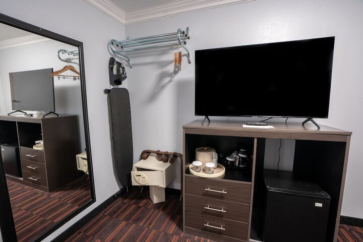 Deluxe King Bed (37 of 39)