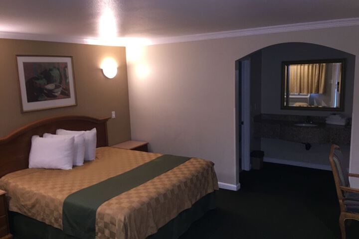 Room 6 of 66