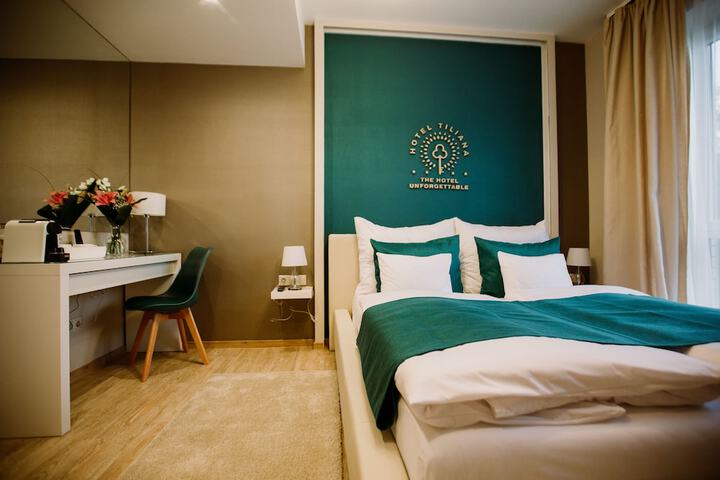 Room 10 of 108