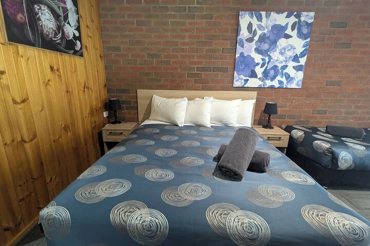 Room 6 of 74