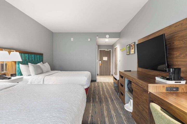 2 Queen Beds Hearing Accessible (19 of 20)