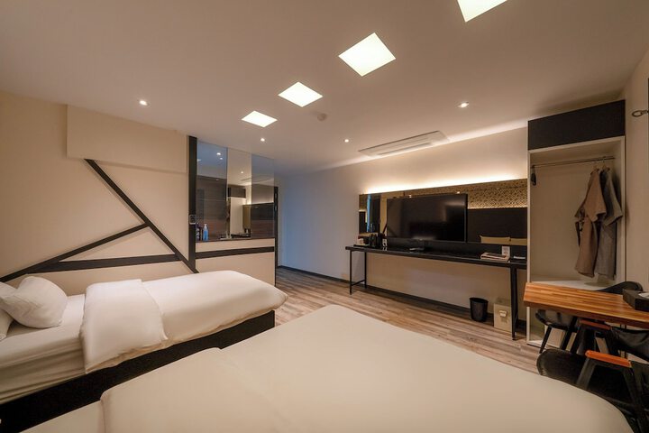 Room 11 of 39