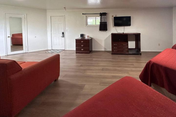 Room 17 of 40