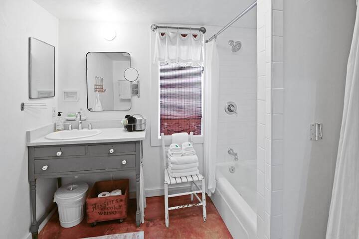 Room 12 of 38