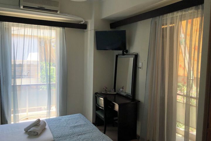 Room 11 of 38