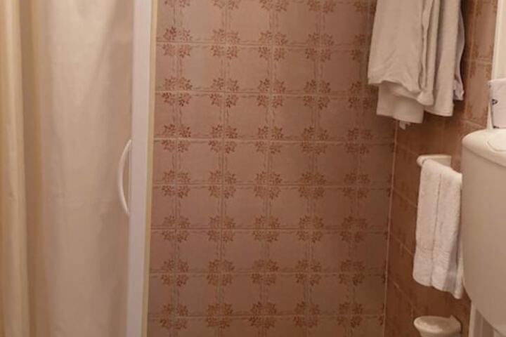 Room 32 of 59