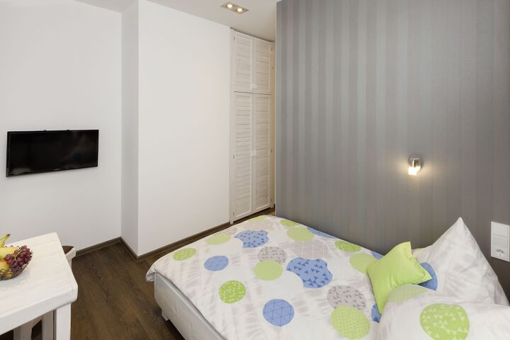 Room 16 of 37
