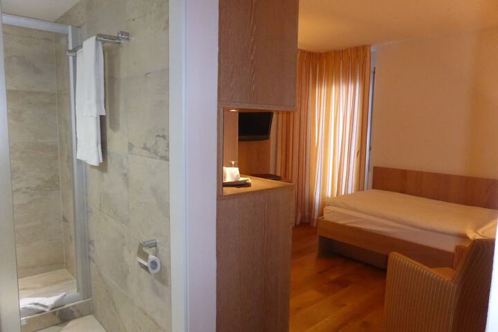 Room 21 of 87