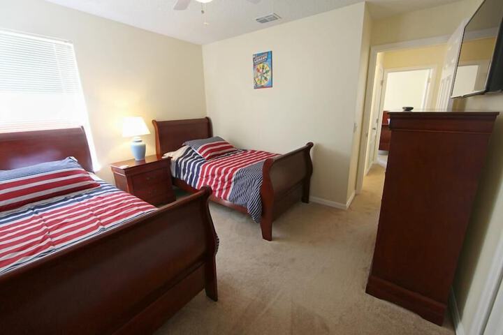 Room 5 of 16