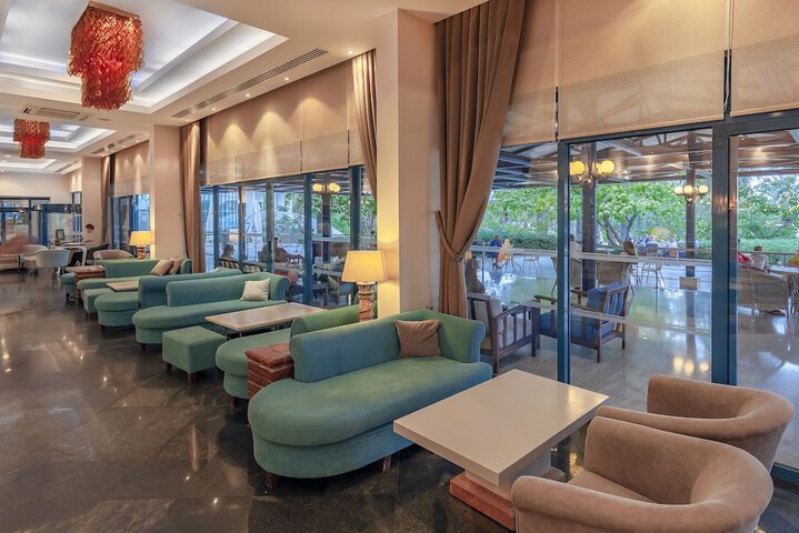 Entrance & Lobby