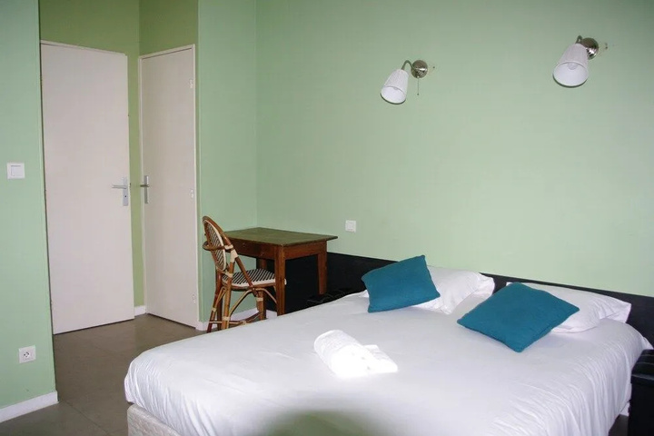 Room 5 of 16