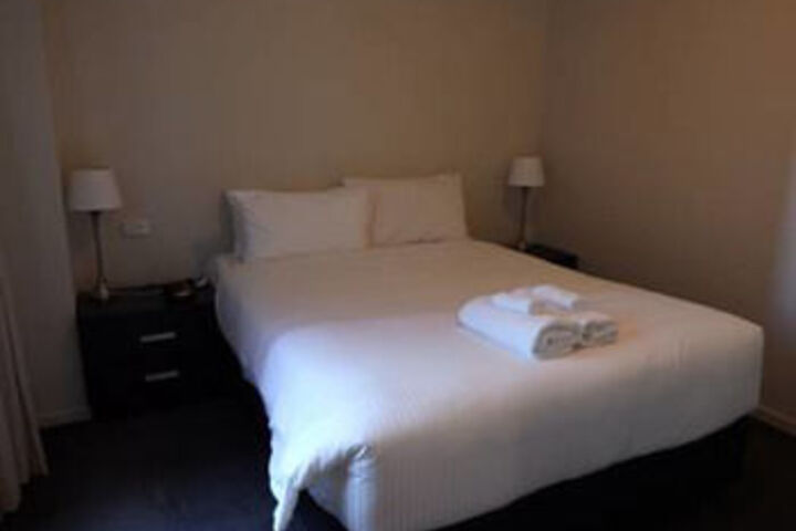 Room 7 of 28
