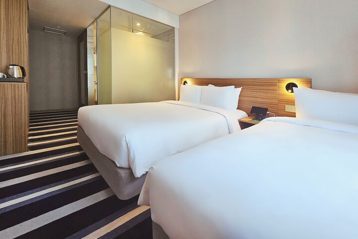 Room 13 of 61
